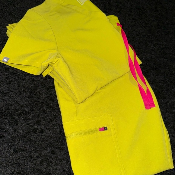 Figs Women's Short Sleeve V-Neck Top and Bottoms - Lime Green - Picture 4 of 4